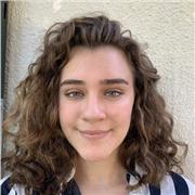 Estudiante de IE University da clases de Ingles a niveles de Primaria y ESO